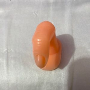 A acrilic practice finger
